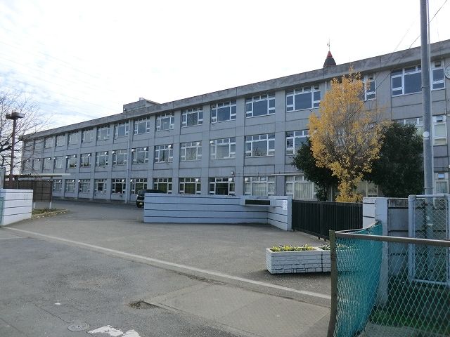 中学校　三郷市立瑞穂中学校（中学校）まで813m