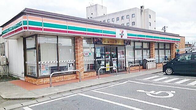 コンビニ　セブンイレブン（コンビニ）まで1800m
