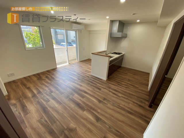 居室・リビング　前面開けていて気持ちの良いお部屋。
