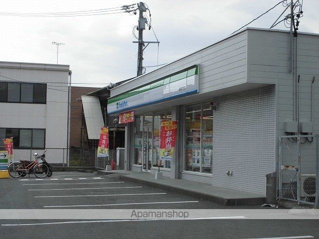 コンビニ　ファミリーマート（コンビニ）まで450m