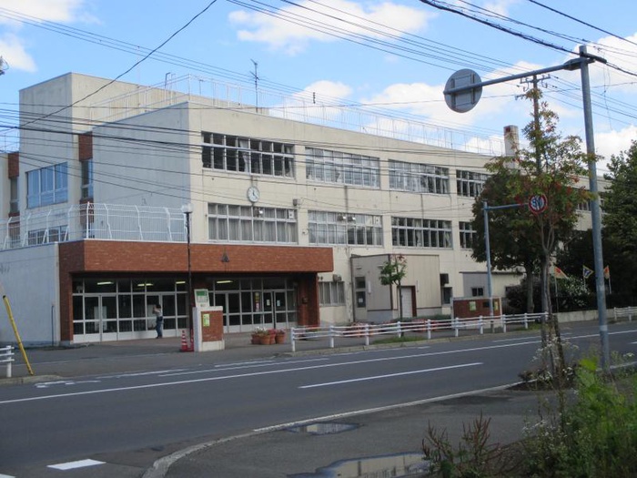 小学校　札幌市立宮の森小学校（小学校）まで350m