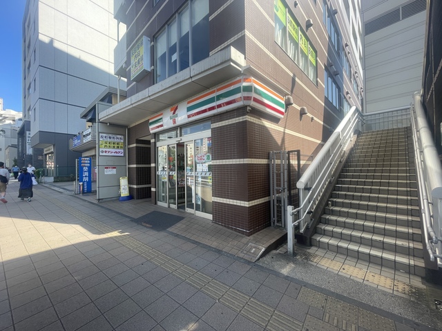 コンビニ　セブンイレブン横浜反町駅前店（コンビニ）まで309m