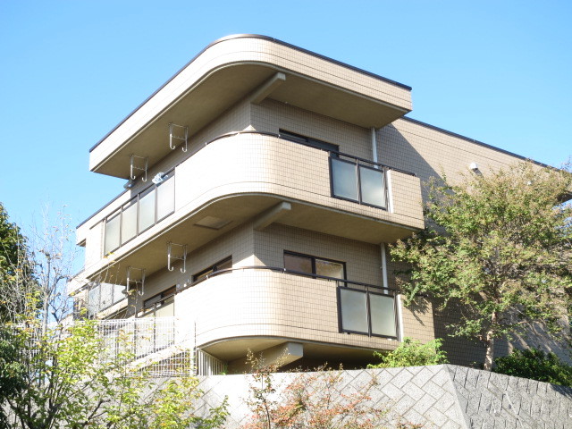 建物外観　高台に立地！