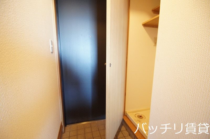 玄関　＊画像は別部屋の為イメージ、現状を優先致します。