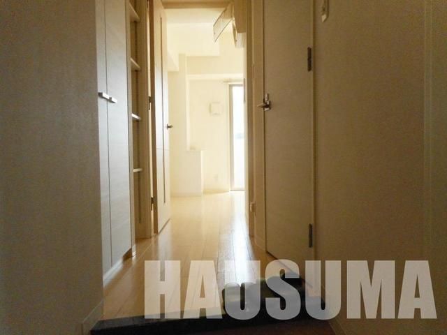 玄関　同物件405号室の写真引用