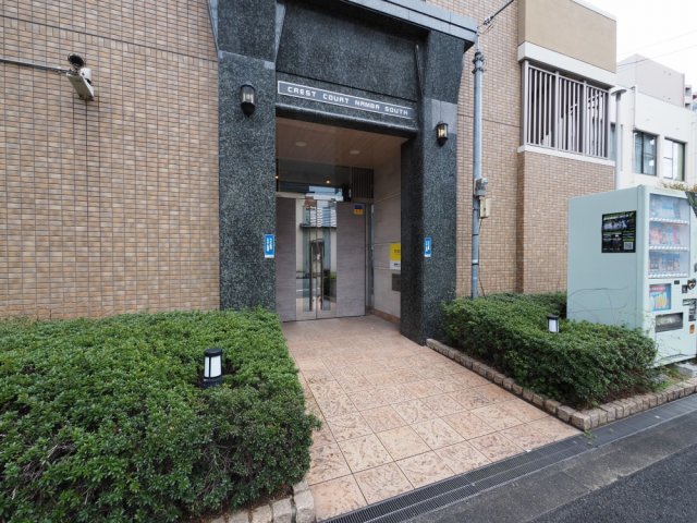 エントランス　落ち着いたエントランスです
