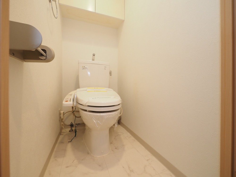 トイレ　落ち着いた色調のトイレです