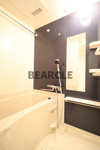バス・シャワールーム　コンパクトで使いやすいお風呂です