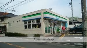 コンビニ　ファミリーマート（コンビニ）まで1305m