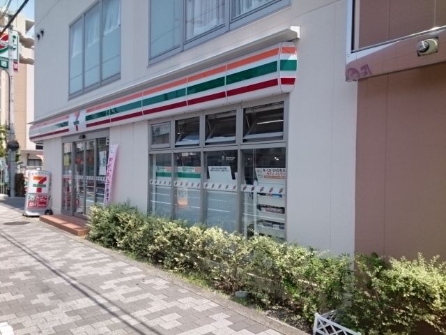 コンビニ　セブンイレブン様（コンビニ）まで350m