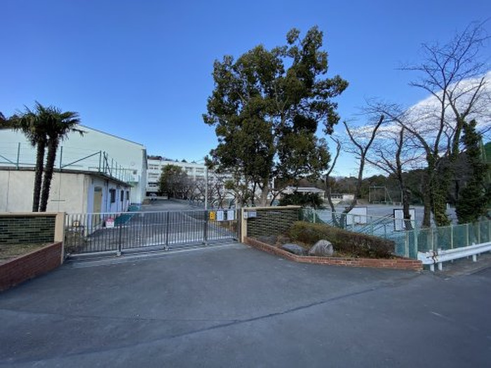 中学校　都岡中学校（中学校）まで550m