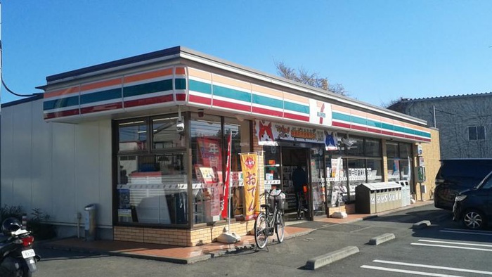 コンビニ　セブンイレブン（コンビニ）まで750m