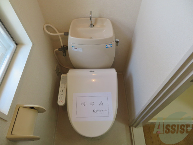 トイレ　トイレはこちらウォッシュレット付きになりますよ。