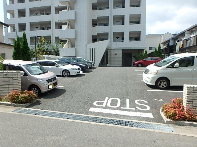 駐車場　敷地内駐車場（有料・要空き確認）
