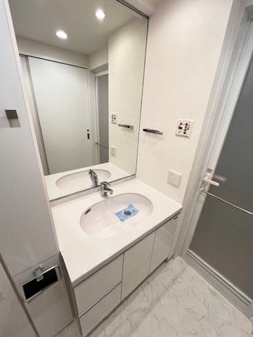 洗面設備　※同タイプの別のお部屋です。