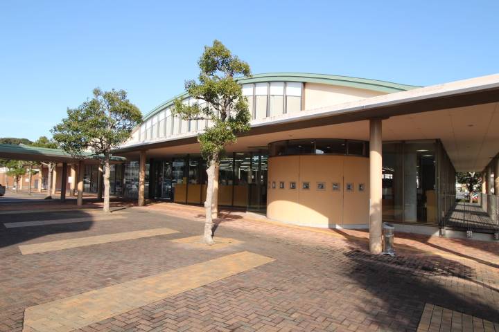 図書館　菊川市小笠図書館（図書館）まで219m