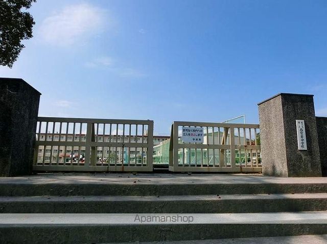 中学校　鹿児島市立西紫原中学校（中学校）まで392m