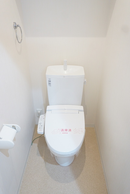 トイレ　★トイレは嬉しい洗浄機能付き便座です♪★