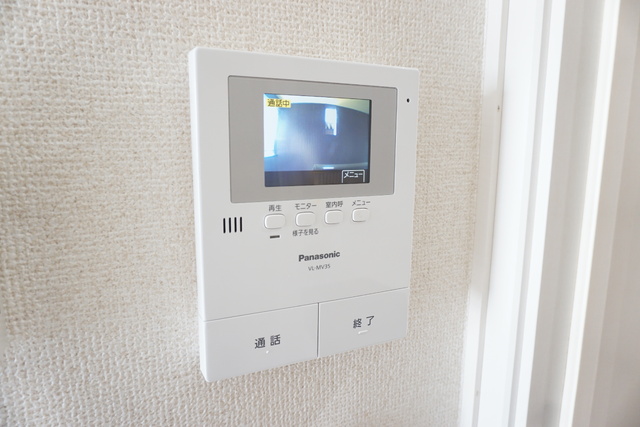 セキュリティ　★モニター付きインターホンで室内にいながら来客対応が出来ます