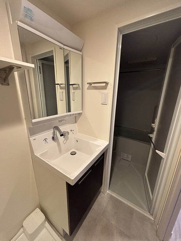 洗面設備　※写真は別部屋です