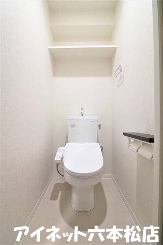 トイレ　清潔感のある空間です。