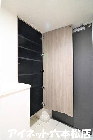 玄関　玄関収納もばっちりです。