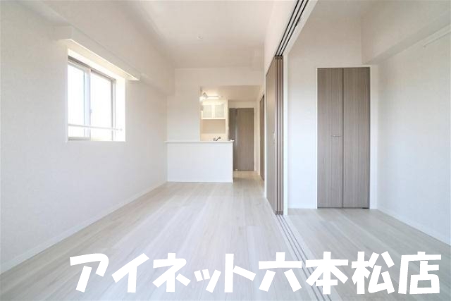居室・リビング　明るくて広い空間です。
