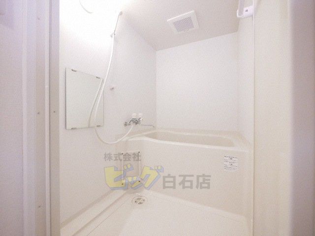 バス・シャワールーム　広々タイプのお風呂です♪