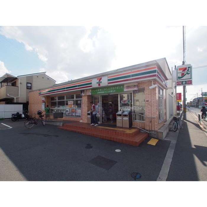 コンビニ　セブンイレブン（コンビニ）まで200m