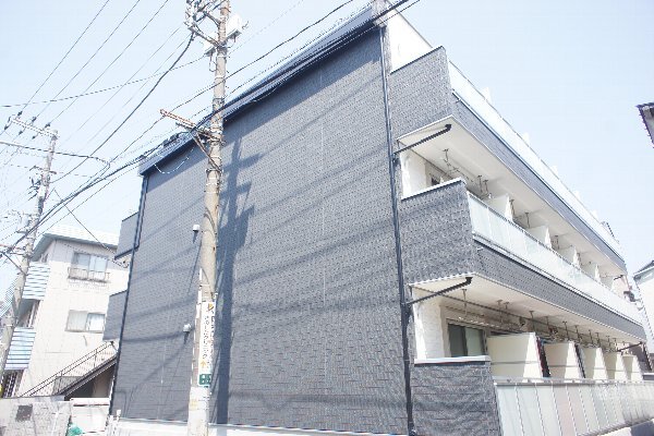 建物外観　タイル調の建物です