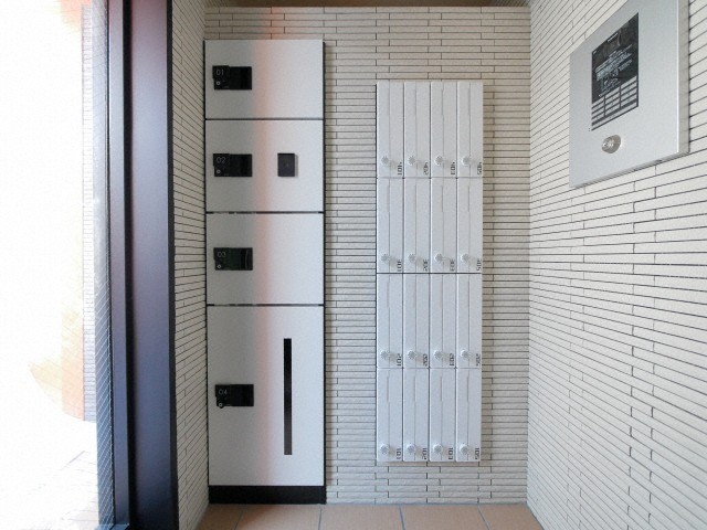 エントランス　宅配BOX付きで、不在時でも荷物を受け取ることができます☆