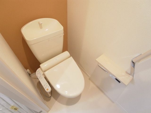 トイレ　★温水洗浄機能付き★