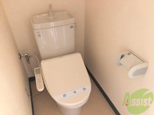 トイレ　人気のウォシュレットつきのトイレです。快適ですよ。