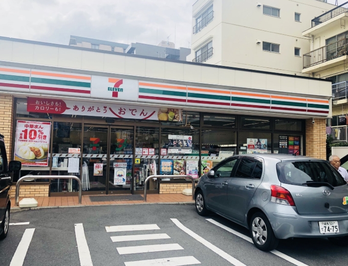 コンビニ　セブンイレブン新宿中落合3丁目店（コンビニ）まで404m