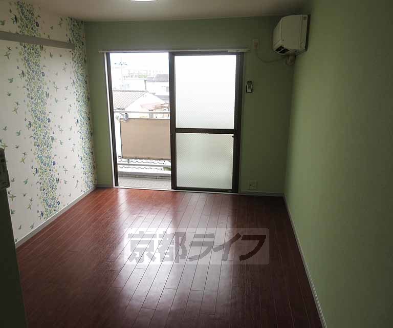 居室・リビング　日当りの良いお部屋です。