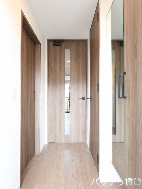 玄関　※同マンション別部屋写真のため、現状優先。
