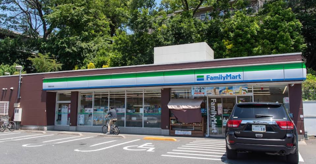 コンビニ　ファミリーマート用賀の杜店（コンビニ）まで409m