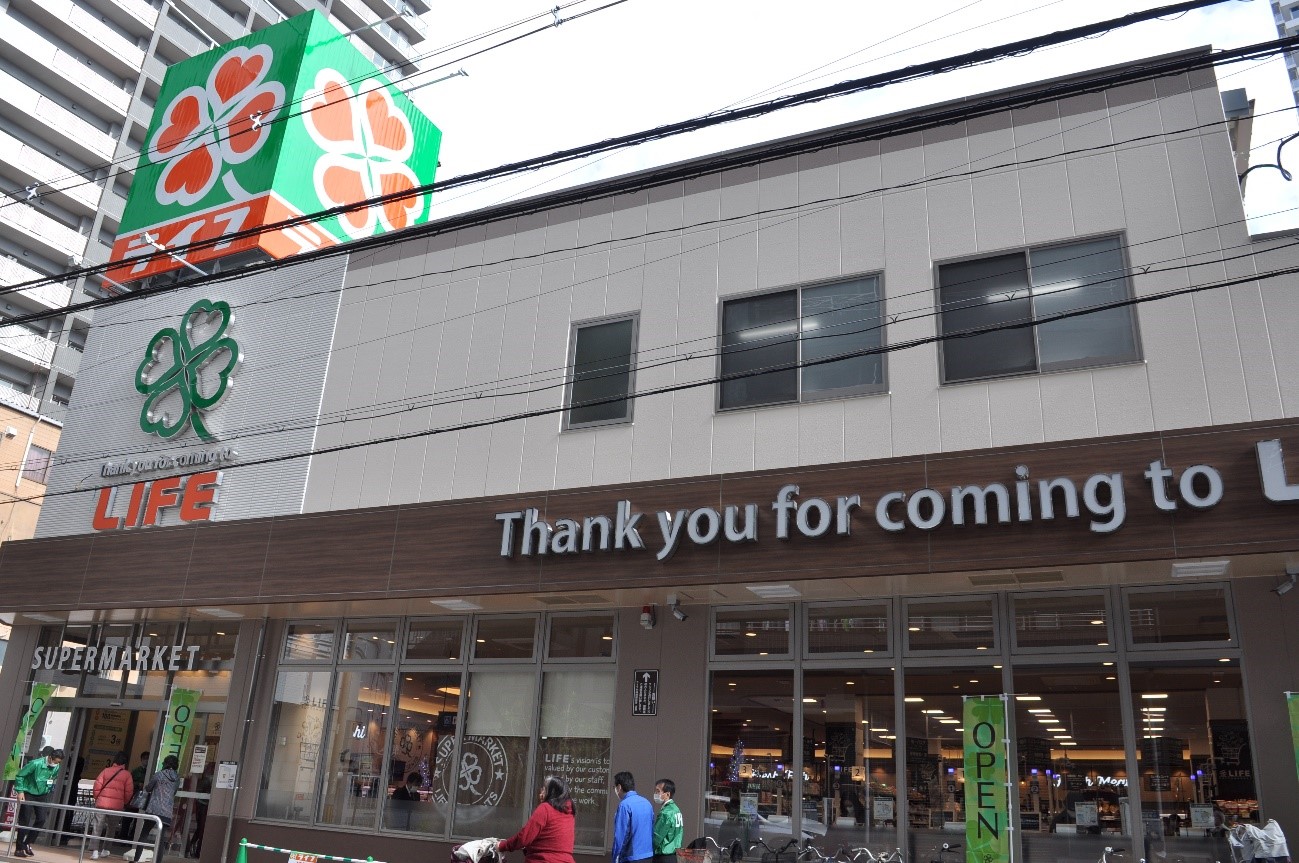 スーパー　ライフ中崎町駅前店（スーパー）まで169m