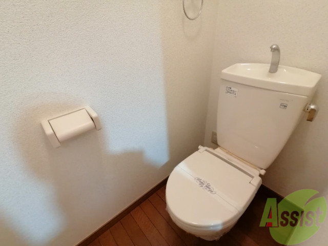 トイレ　トイレとお風呂が別なので清潔に使えて嬉しいですね。