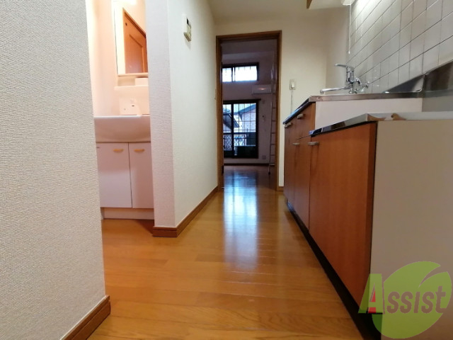 玄関　玄関から撮影しました。長い廊下は走りたくなりますね。