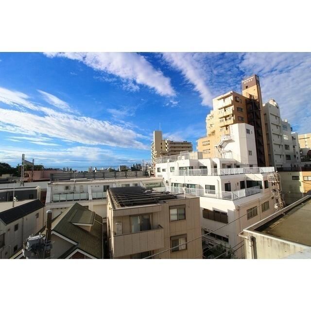 眺望　5階で周りに高い建物少ないのでこの眺望です！