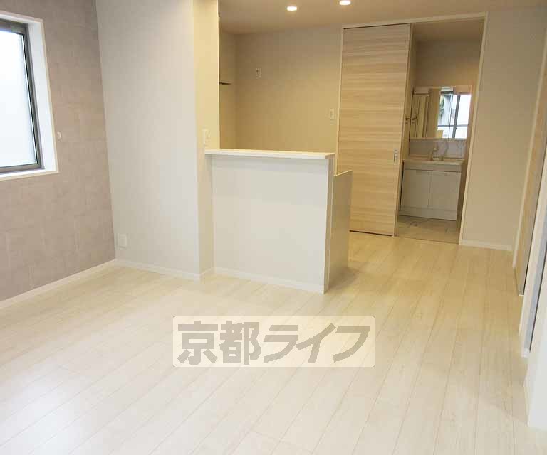 居室・リビング　ピカピカの室内です