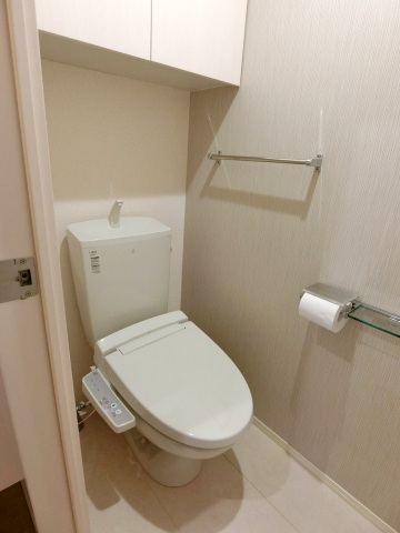 トイレ　温水洗浄便座付き