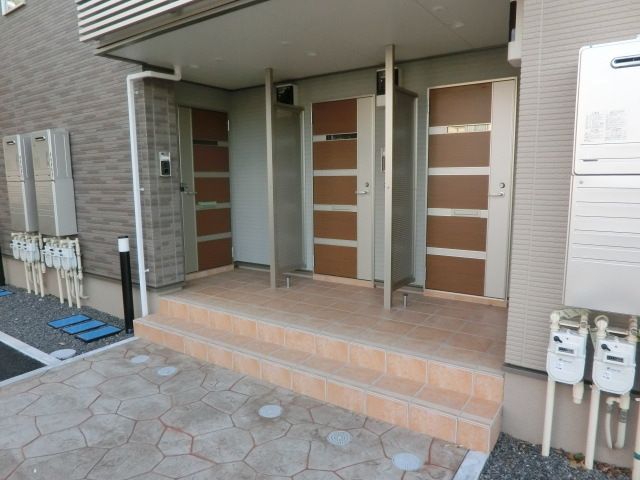 エントランス　玄関へのアプローチ