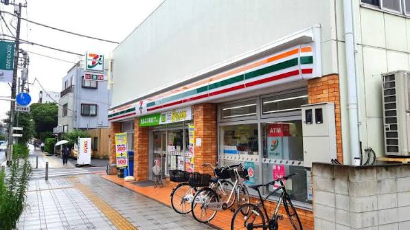 コンビニ　セブンイレブン足立梅島駅北店（コンビニ）まで322m