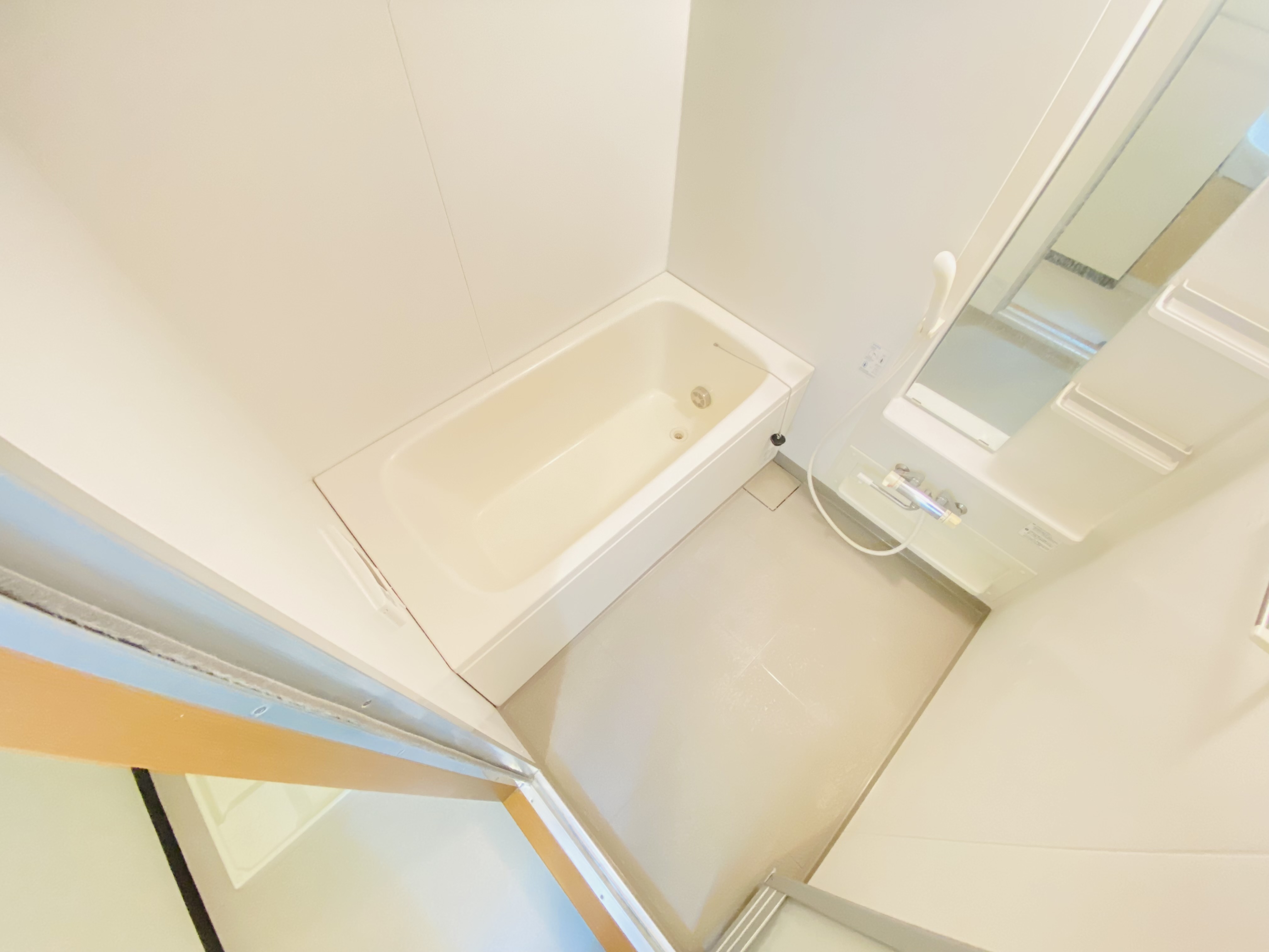 バス・シャワールーム　同一建物内102号室内装写真転載