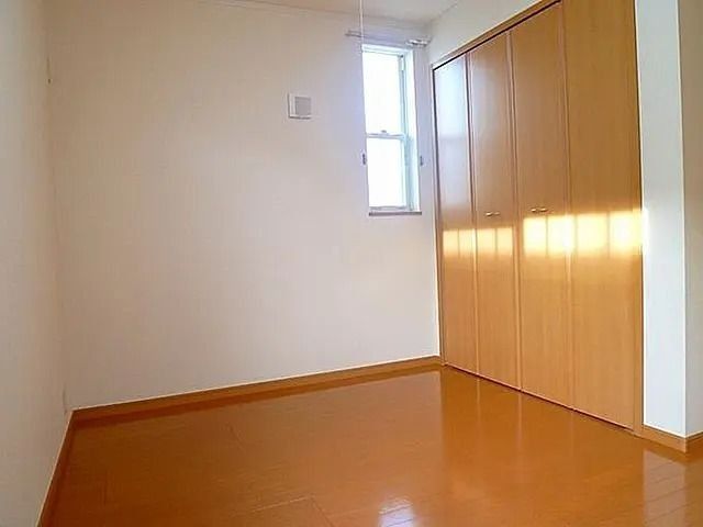 その他部屋・スペース　寝室にも収納と照明付き
