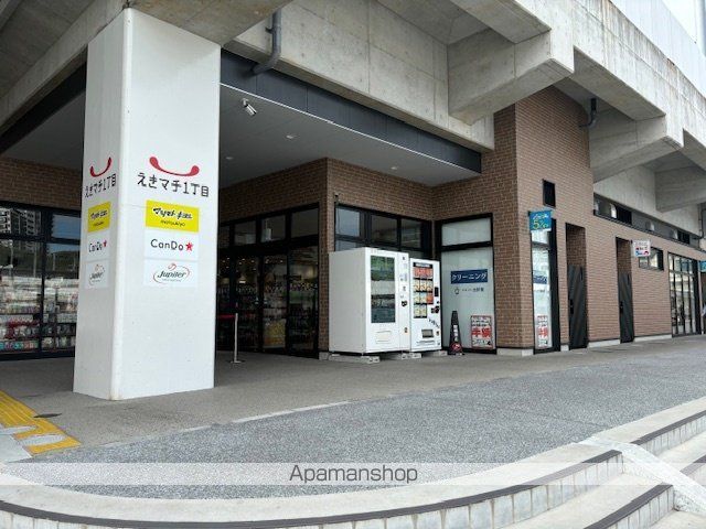 ショッピングセンター　えきマチ１丁目折尾（ショッピングセンター）まで219m