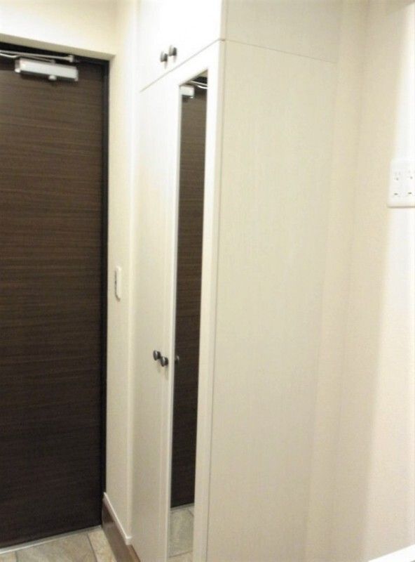 玄関　■モニタ付インターホン■ディンプルキー■2重鍵■ダウンライト
