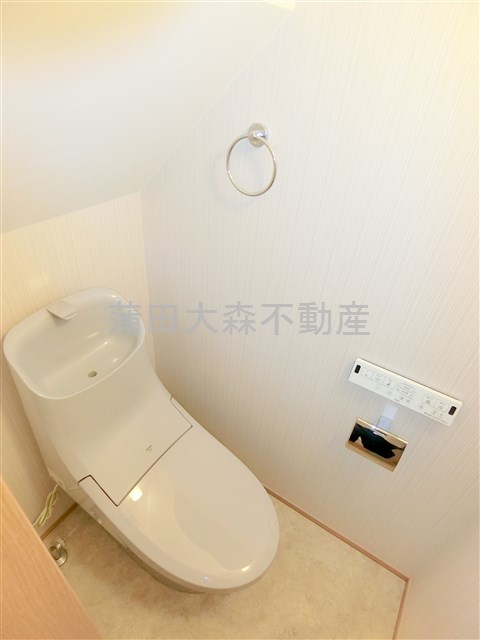 トイレ　温水洗浄便座付きのトイレ